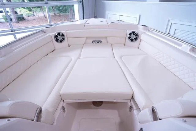 Slide: The Image of Grady-White Freedom 285 2025 - 28