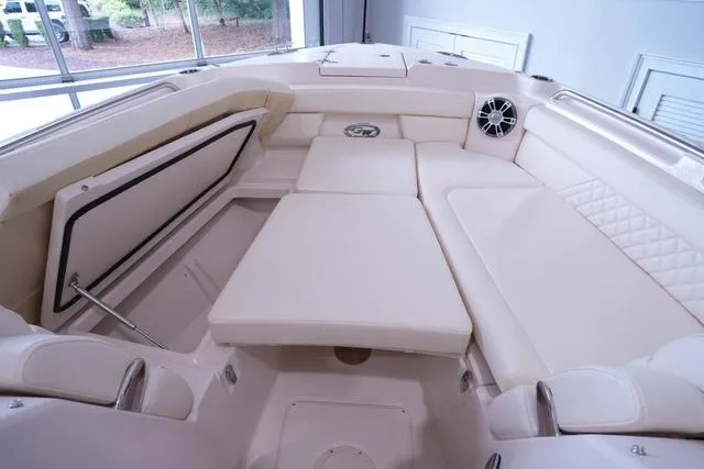 Slide: The Image of Grady-White Freedom 285 2025 - 30