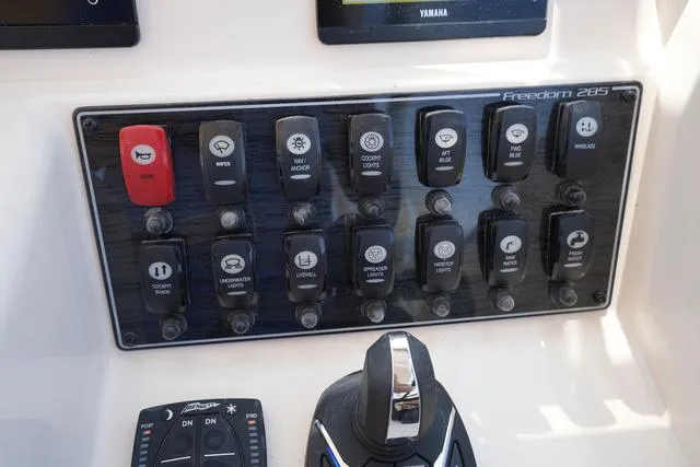 Slide: The Image of Grady-White Freedom 285 2025 - 38