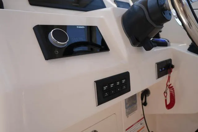 Slide: The Image of Grady-White Freedom 285 2025 - 41