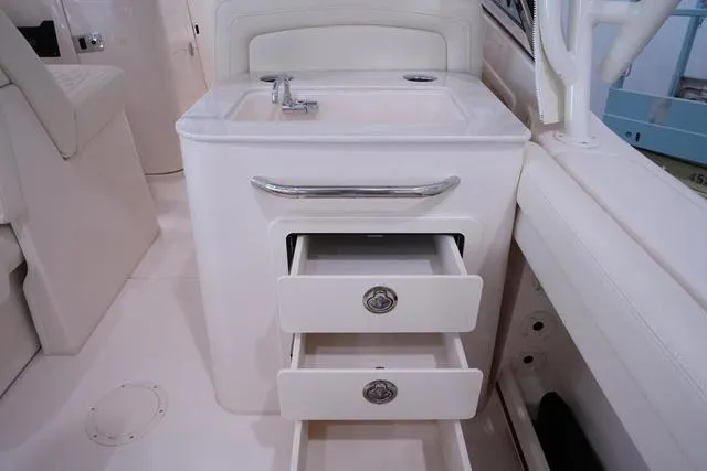 Slide: The Image of Grady-White Freedom 275 2025 - 10