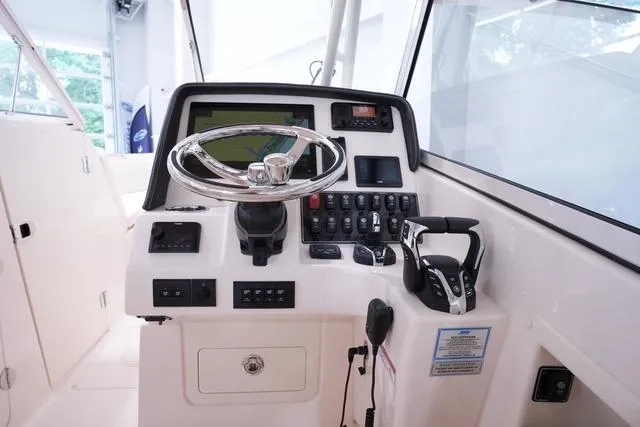 Slide: The Image of Grady-White Freedom 275 2025 - 13