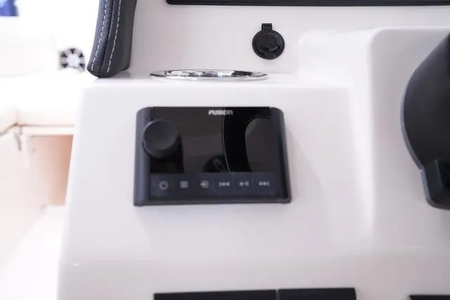 Slide: The Image of Grady-White Freedom 275 2025 - 14