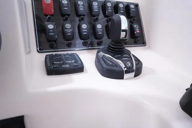 Slide: The Image of Grady-White Freedom 275 2025 - 17