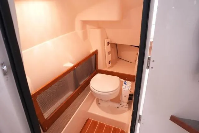 Slide: The Image of Grady-White Freedom 275 2025 - 20