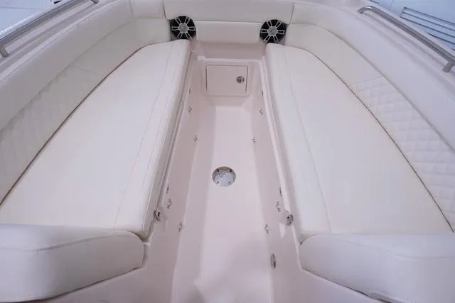 Slide: The Image of Grady-White Freedom 275 2025 - 22