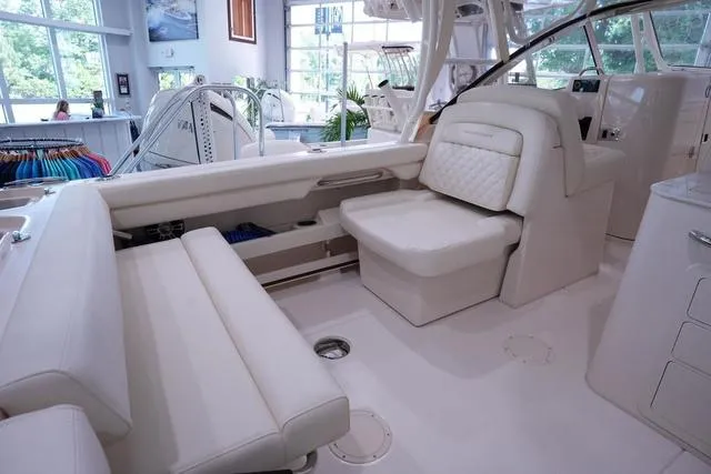 Slide: The Image of Grady-White Freedom 275 2025 - 7