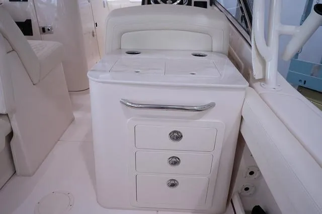 Slide: The Image of Grady-White Freedom 275 2025 - 9