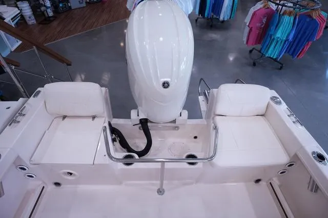 Slide: The Image of Grady-White Fisherman 180 2025 - 4