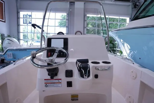 Slide: The Image of Grady-White Fisherman 180 2025 - 7