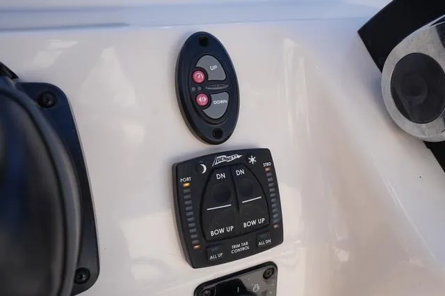 Slide: The Image of Grady-White Fisherman 180 2023 - 22