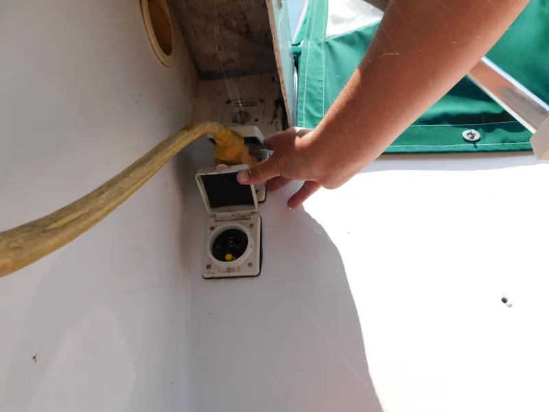 Slide: The Image of Mainship Pilot 30 1999 - 64