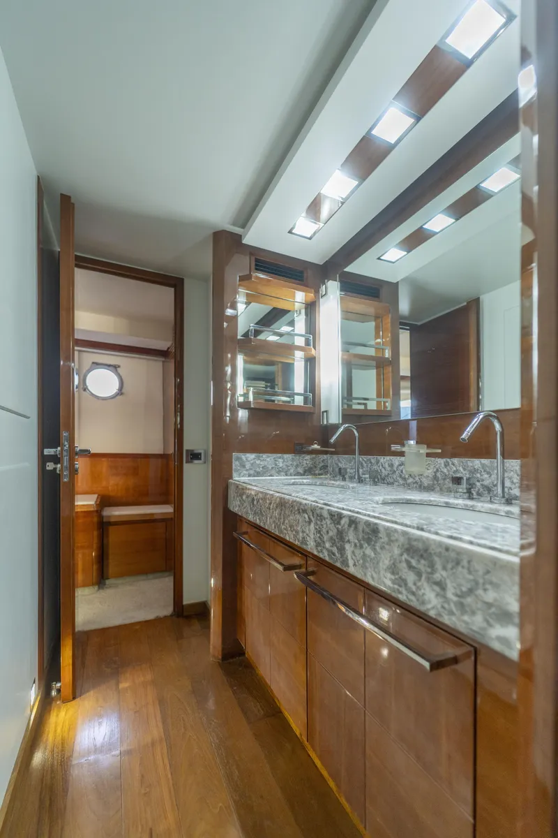 Slide: The Image of Azimut 75 2008 - 100