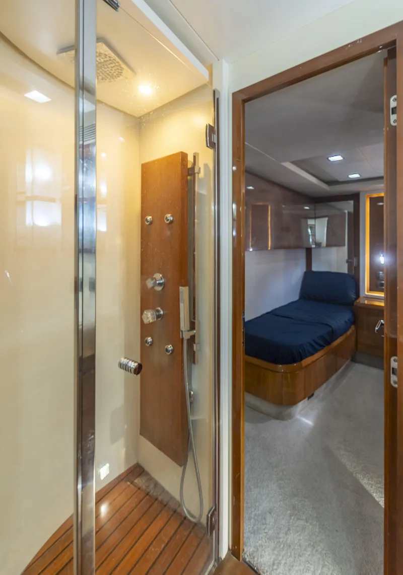 Slide: The Image of Azimut 75 2008 - 76