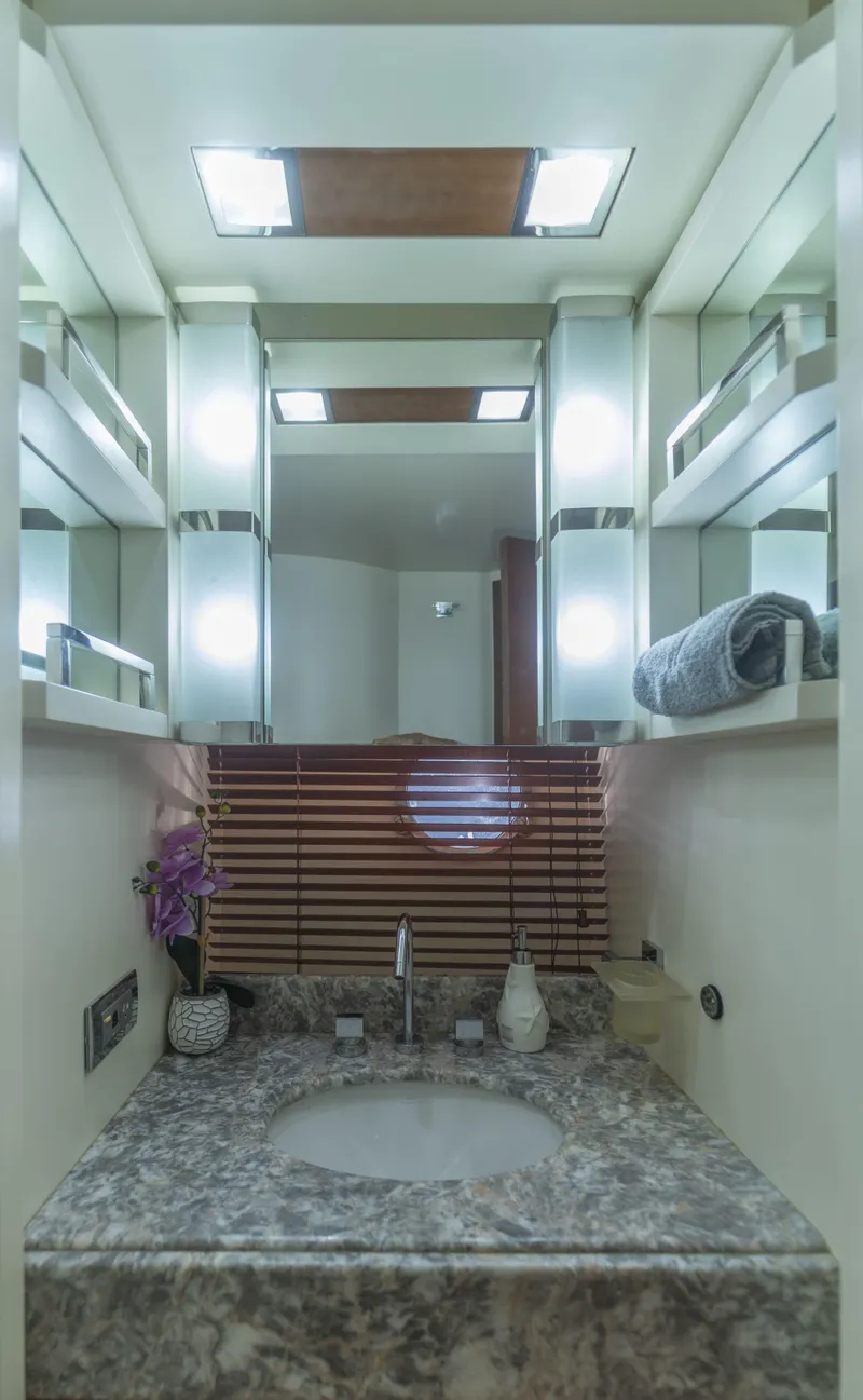 Slide: The Image of Azimut 75 2008 - 77