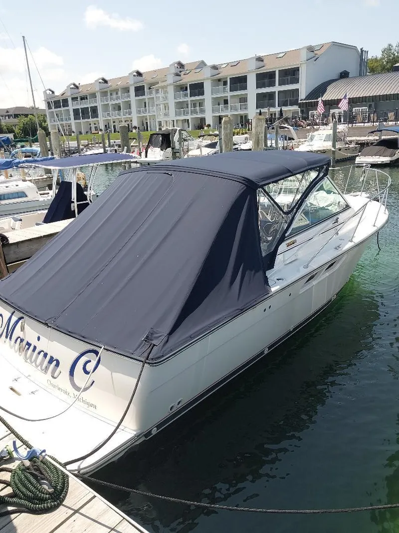 The Image of 2006 Tiara Yachts 2900 Coronet docked at marina with blue cover. - 0