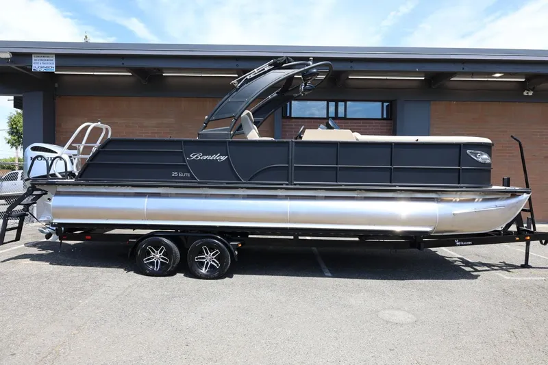 Slide: The Image of Bentley Pontoons 253 ELITE SWINGBACK DUAL CAPTAIN 2024 - 1