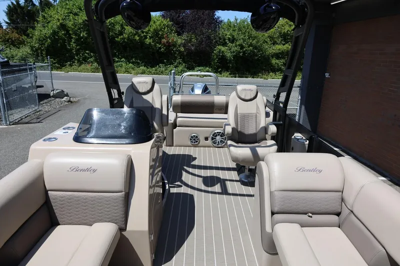Slide: The Image of Bentley Pontoons 253 ELITE SWINGBACK DUAL CAPTAIN 2024 - 10