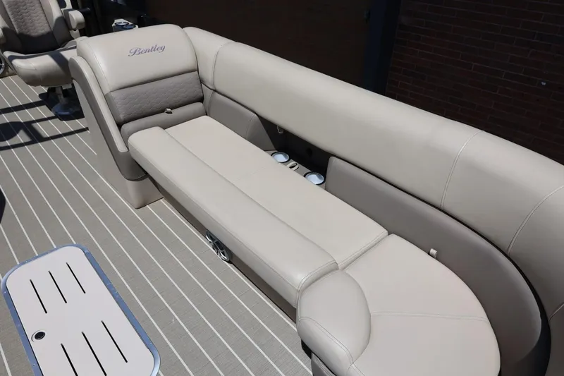 Slide: The Image of Bentley Pontoons 253 ELITE SWINGBACK DUAL CAPTAIN 2024 - 12