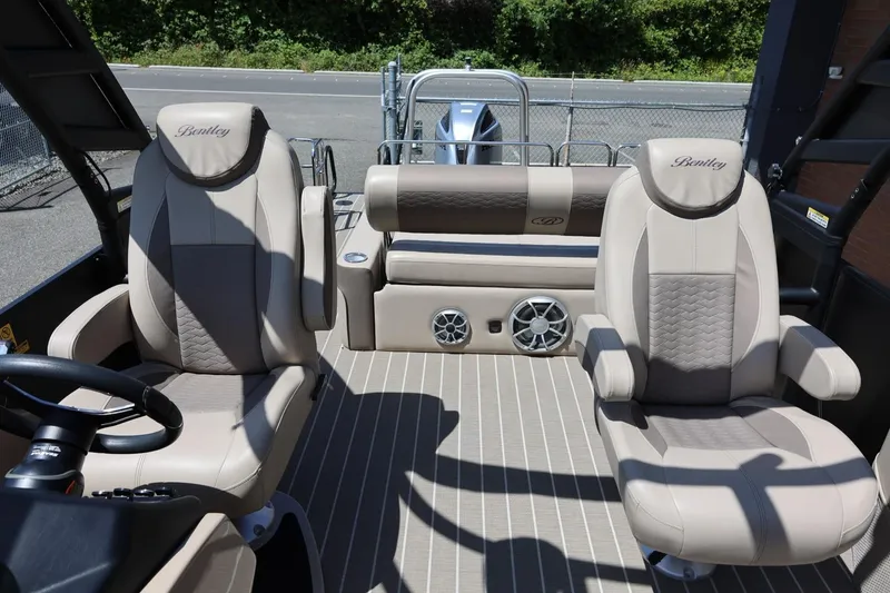 Slide: The Image of Bentley Pontoons 253 ELITE SWINGBACK DUAL CAPTAIN 2024 - 13