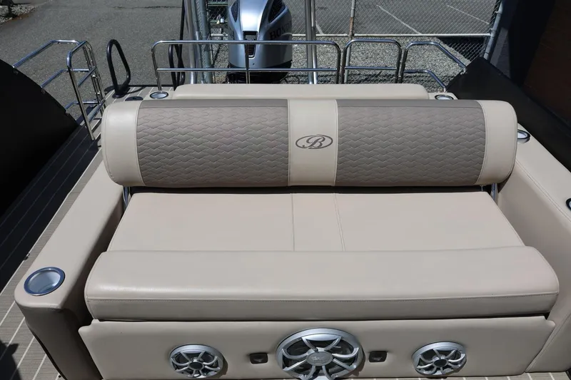 Slide: The Image of Bentley Pontoons 253 ELITE SWINGBACK DUAL CAPTAIN 2024 - 15