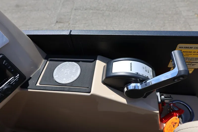 Slide: The Image of Bentley Pontoons 253 ELITE SWINGBACK DUAL CAPTAIN 2024 - 17