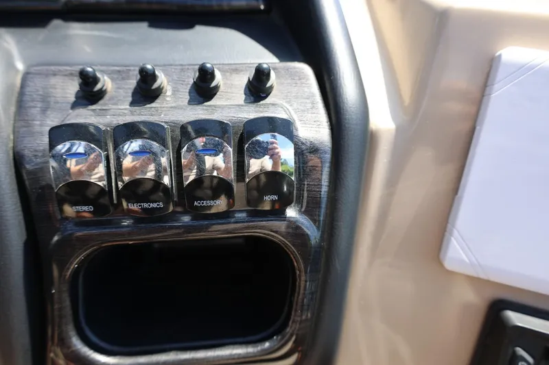 Slide: The Image of Bentley Pontoons 253 ELITE SWINGBACK DUAL CAPTAIN 2024 - 19