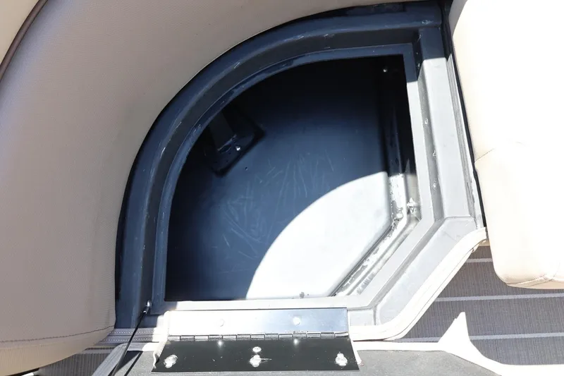 Slide: The Image of Bentley Pontoons 253 ELITE SWINGBACK DUAL CAPTAIN 2024 - 24