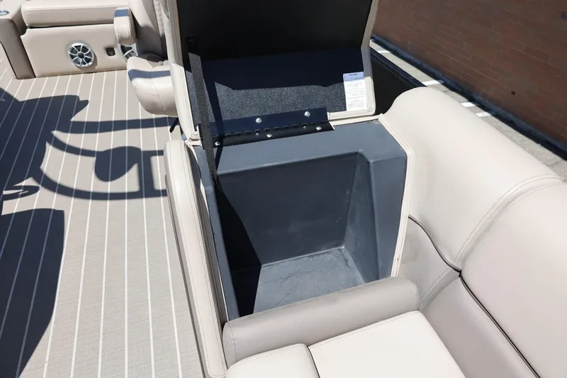 Slide: The Image of Bentley Pontoons 253 ELITE SWINGBACK DUAL CAPTAIN 2024 - 25