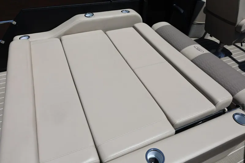 Slide: The Image of Bentley Pontoons 253 ELITE SWINGBACK DUAL CAPTAIN 2024 - 27