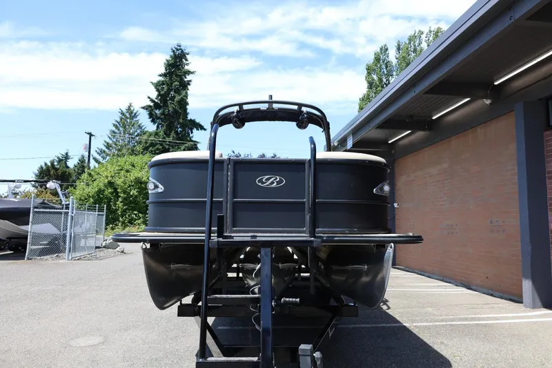 Slide: The Image of Bentley Pontoons 253 ELITE SWINGBACK DUAL CAPTAIN 2024 - 3