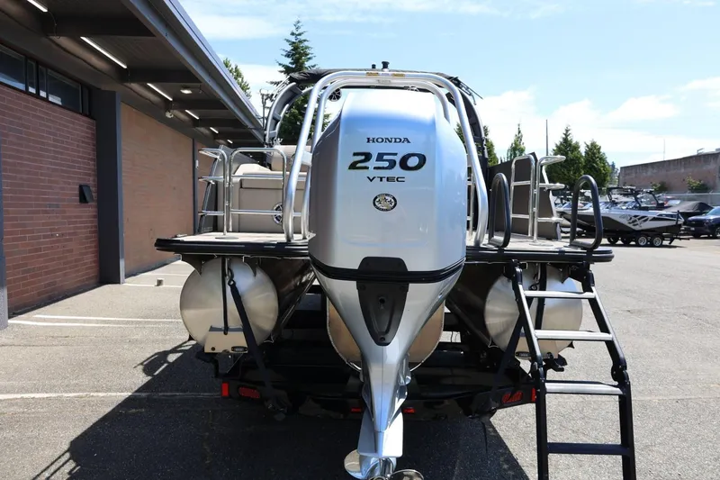 Slide: The Image of Bentley Pontoons 253 ELITE SWINGBACK DUAL CAPTAIN 2024 - 7