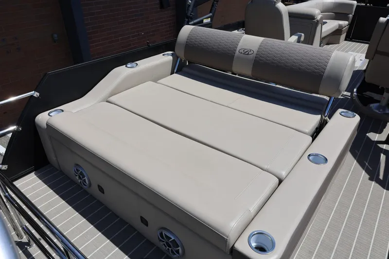 Slide: The Image of Bentley Pontoons 253 ELITE SWINGBACK DUAL CAPTAIN 2024 - 8
