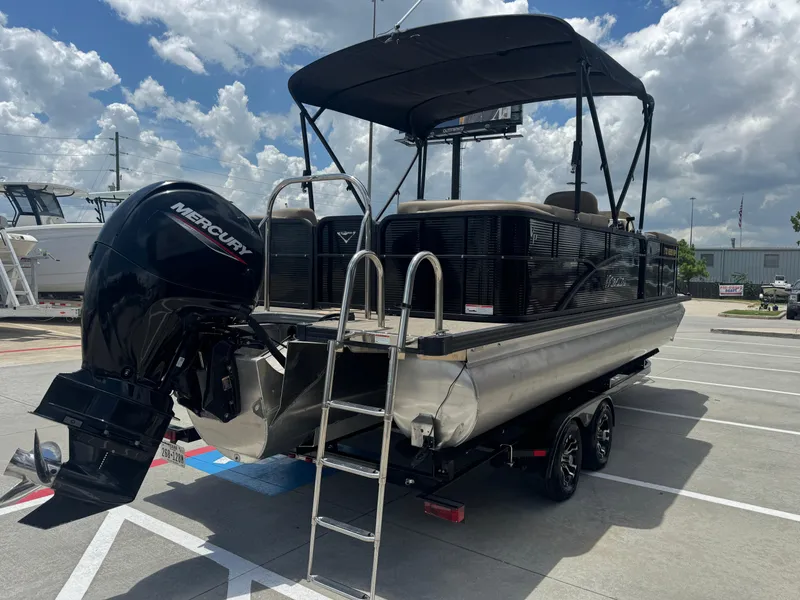 Slide: The Image of Manitou AURORA LE23RFVP 2022 - 3