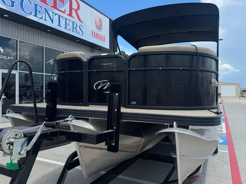 Slide: The Image of Manitou AURORA LE23RFVP 2022 - 8