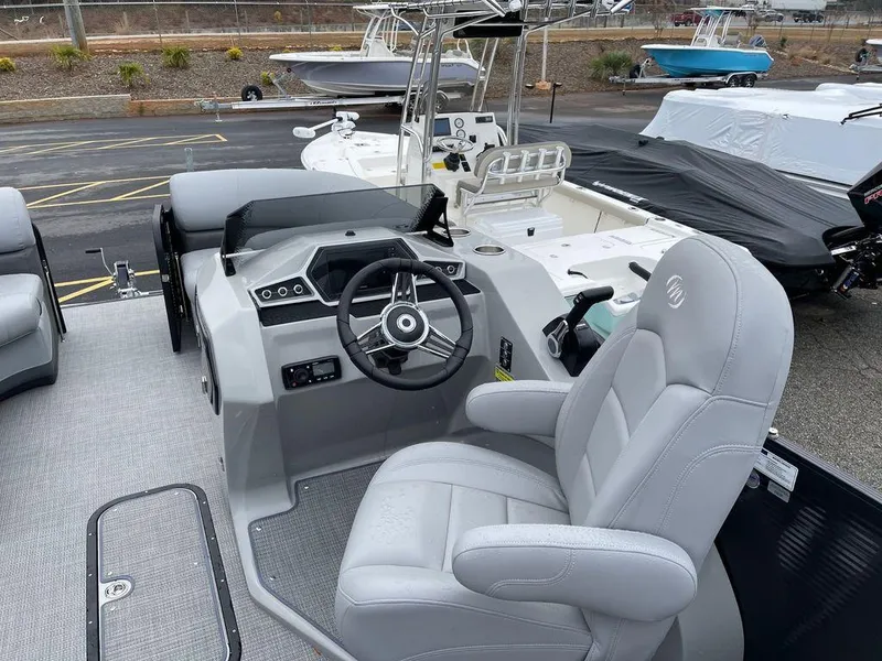 Slide: The Image of Manitou 23 Oasis RF SHP 2021 - 11