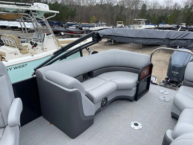 Slide: The Image of Manitou 23 Oasis RF SHP 2021 - 12