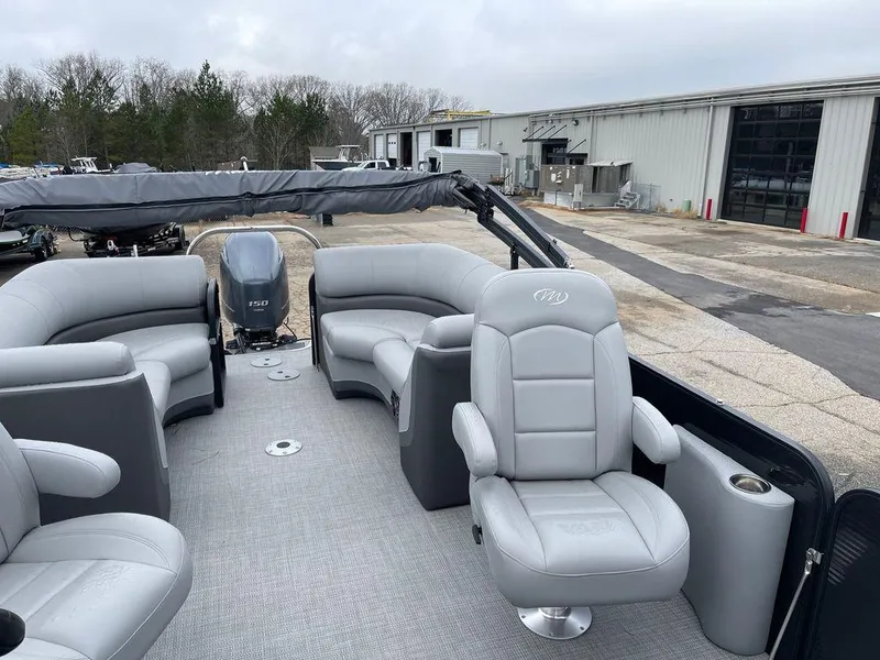 Slide: The Image of Manitou 23 Oasis RF SHP 2021 - 13