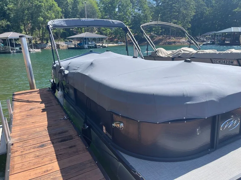 Slide: The Image of Manitou 23 Oasis RF SHP 2021 - 2