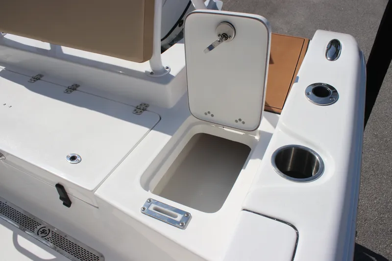 Slide: The Image of Sea Pro 225 Sandbar 2025 - 14