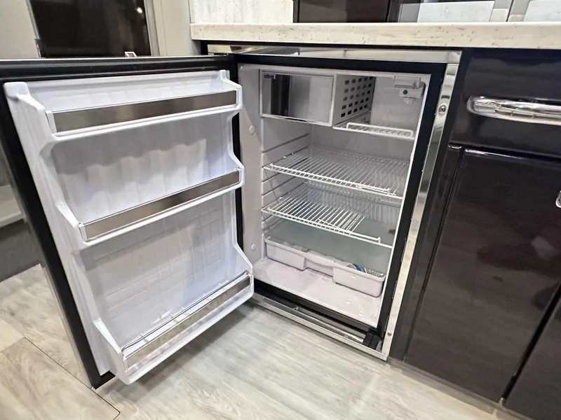 Slide: The Image of Formula 37 Performance Cruiser 2019 - 22