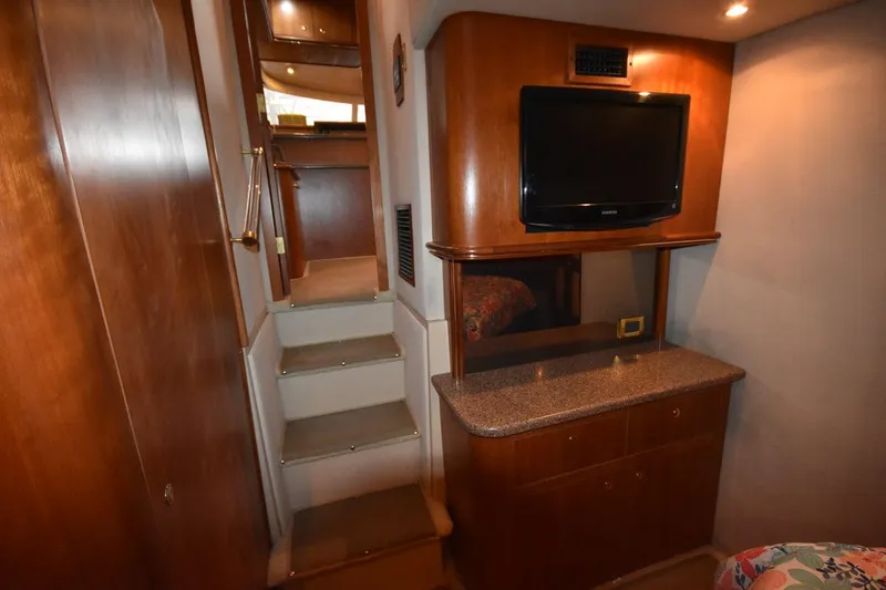 Slide: The Image of Cruisers Yachts 4450 Express Motoryacht 2000 - 55