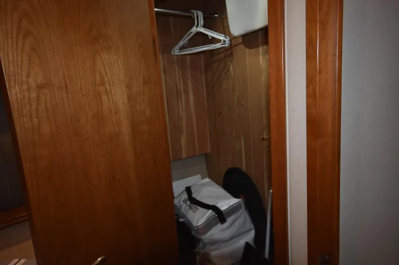 Slide: The Image of Cruisers Yachts 4450 Express Motoryacht 2000 - 63