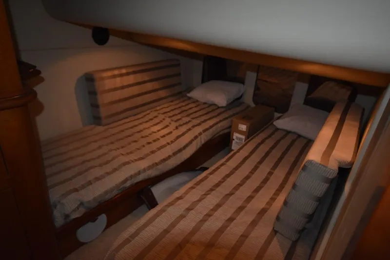 Slide: The Image of Cruisers Yachts 4450 Express Motoryacht 2000 - 72