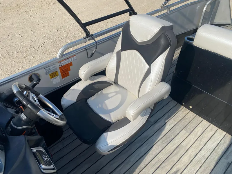 Slide: The Image of Captain's chair and steering wheel on 2015 Berkshire 233SL STS boat deck. - 7