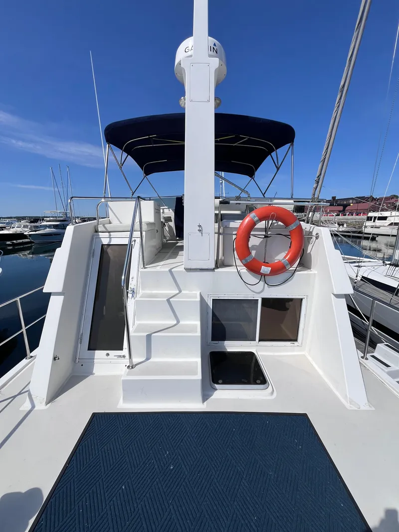 Slide: The Image of Symbol 42' Sun Deck Trawler 2000 - 13