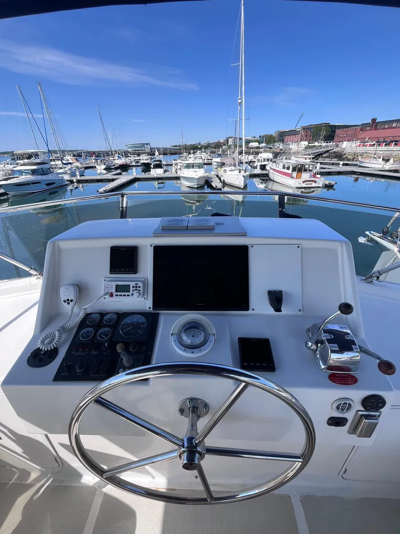 Slide: The Image of Symbol 42' Sun Deck Trawler 2000 - 17