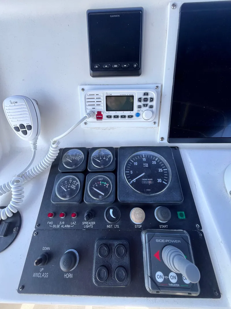 Slide: The Image of Symbol 42' Sun Deck Trawler 2000 - 19