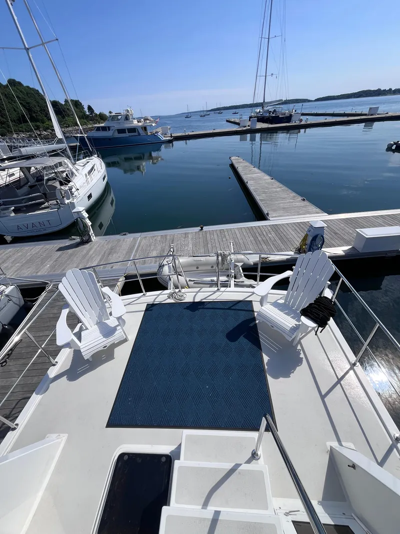 Slide: The Image of Symbol 42' Sun Deck Trawler 2000 - 23