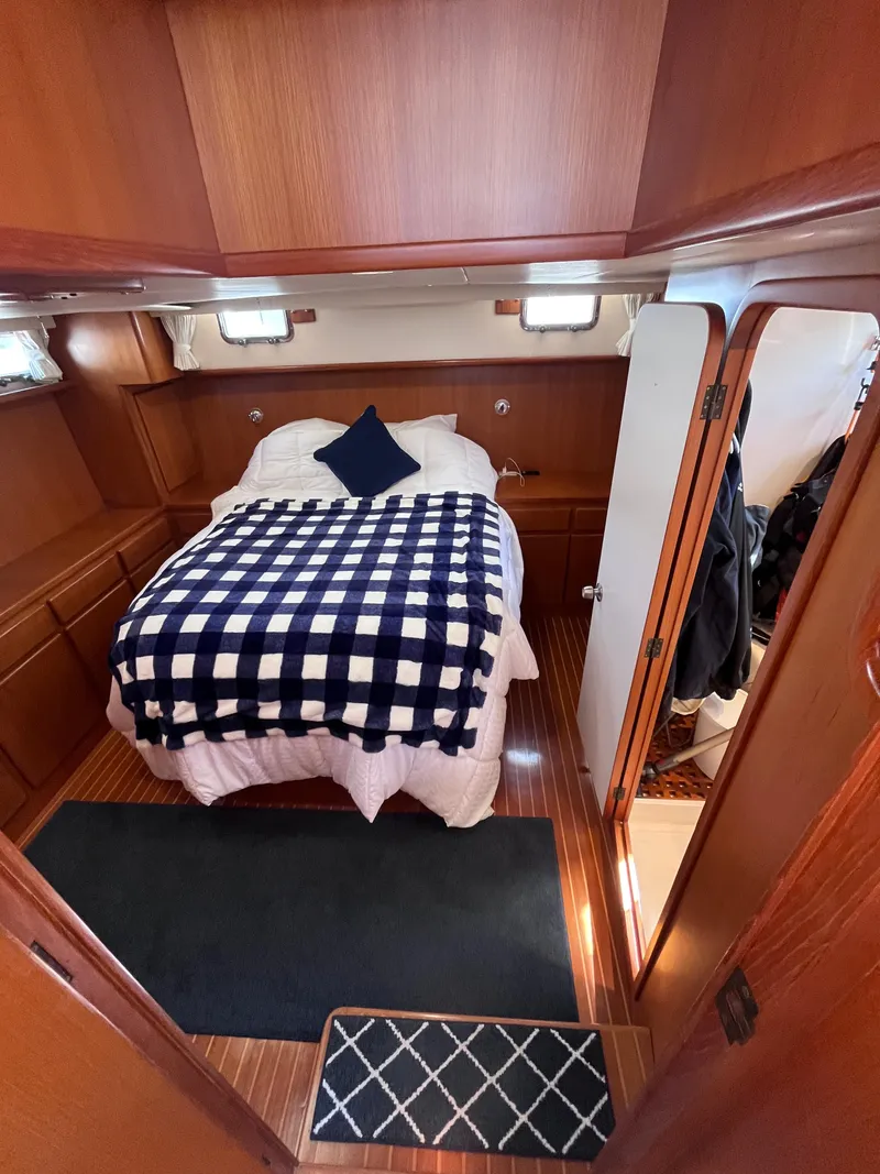 Slide: The Image of Symbol 42' Sun Deck Trawler 2000 - 29